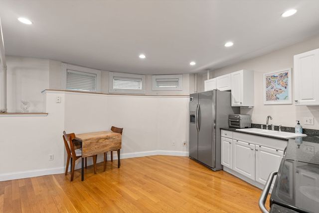 16 Garrison Rd 8, Brookline, MA 02445