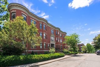 16 Garrison Rd 8, Brookline, MA 02445