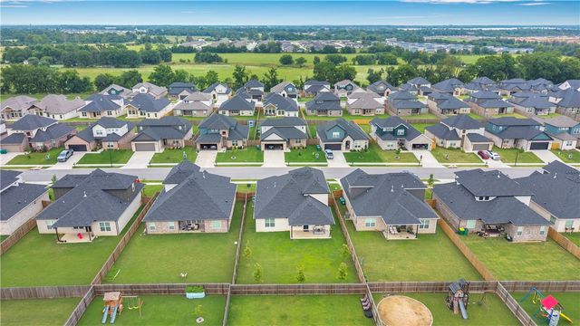 1111 Mammoth Street, Bentonville, AR 72713