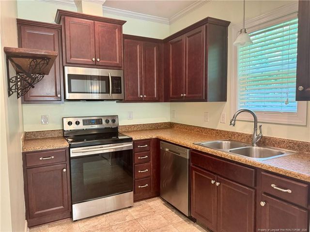 20 Yelverton Courts, Holly Springs, NC 27540