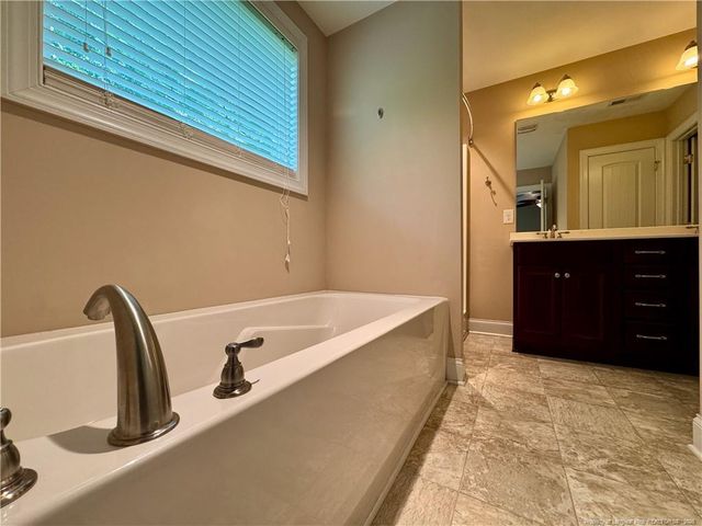 20 Yelverton Courts, Holly Springs, NC 27540