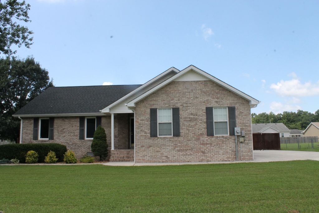 138 Linda Ln, Tullahoma, TN 37388
