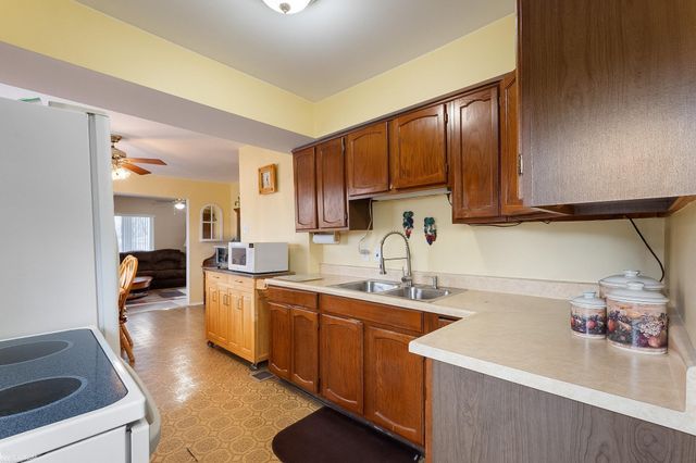 22415 Stephens Street, Saint Clair Shores, MI 48080