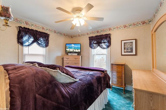 22415 Stephens Street, Saint Clair Shores, MI 48080