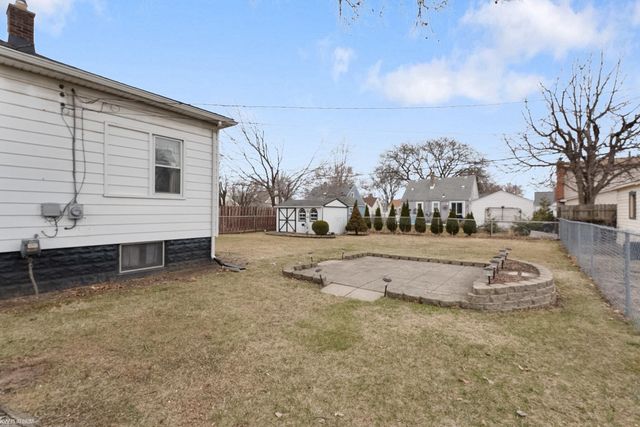 22415 Stephens Street, Saint Clair Shores, MI 48080