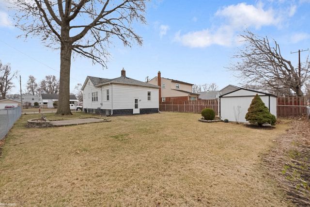 22415 Stephens Street, Saint Clair Shores, MI 48080