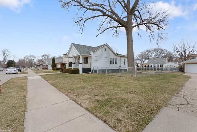 22415 Stephens Street, Saint Clair Shores, MI 48080