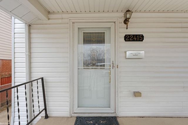 22415 Stephens Street, Saint Clair Shores, MI 48080