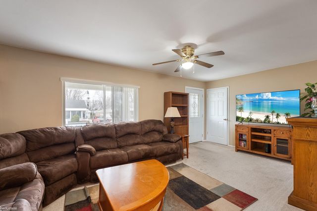 22415 Stephens Street, Saint Clair Shores, MI 48080