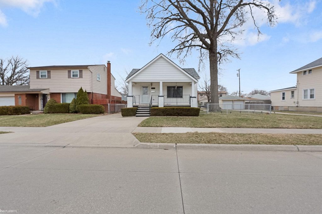 22415 Stephens Street, Saint Clair Shores, MI 48080