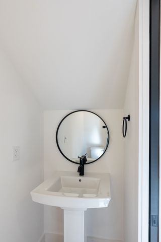102 Duke St Apt 8, Nashville, TN 37207