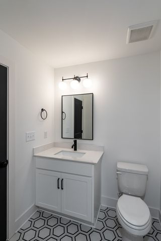 102 Duke St Apt 8, Nashville, TN 37207