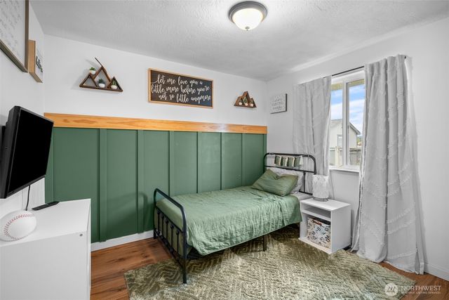 304 Rochester Street E, Rainier, WA 98576