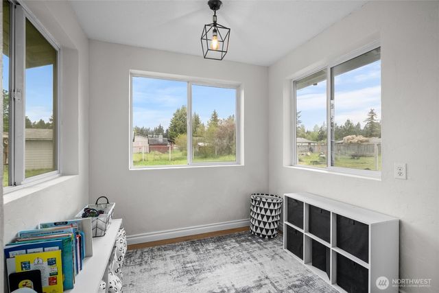 304 Rochester Street E, Rainier, WA 98576