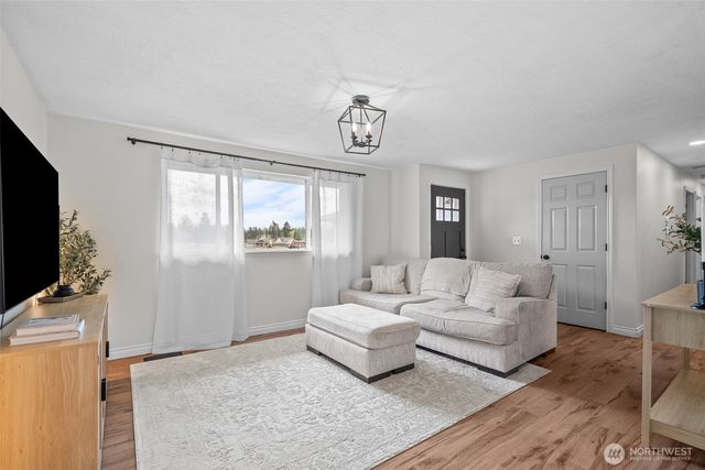 304 Rochester Street E, Rainier, WA 98576