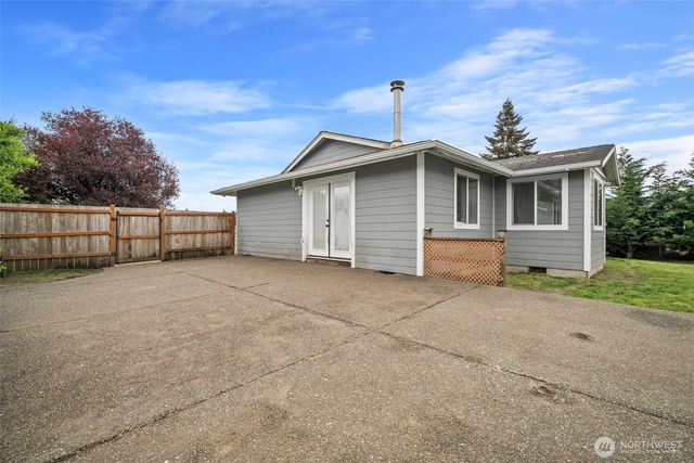 304 Rochester Street E, Rainier, WA 98576