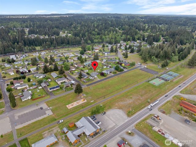 304 Rochester Street E, Rainier, WA 98576