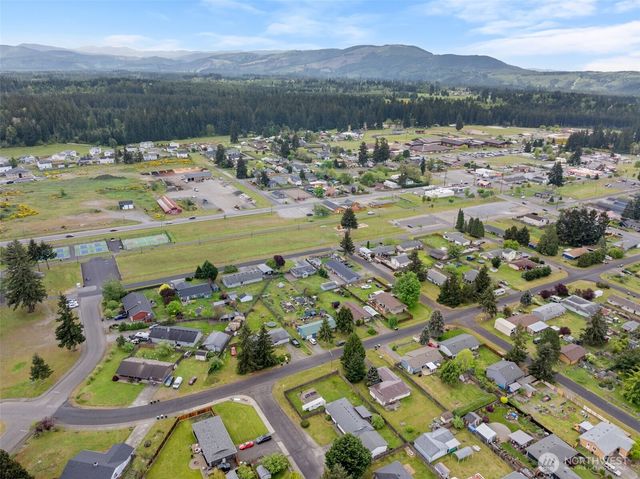 304 Rochester Street E, Rainier, WA 98576