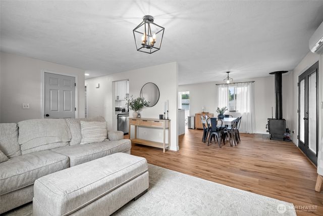 304 Rochester Street E, Rainier, WA 98576