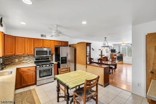 800 Kenneth Ave, South Plainfield Boro, NJ 07080