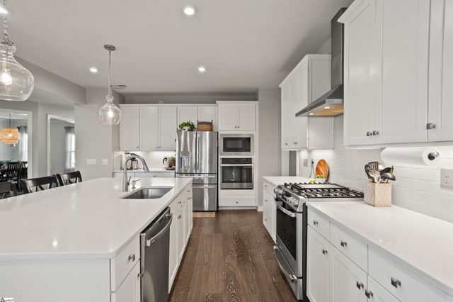 8 Blackfoot Road, Greenville, SC 29607