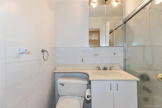 25 PARK Place 2G, Great Neck, NY 11021