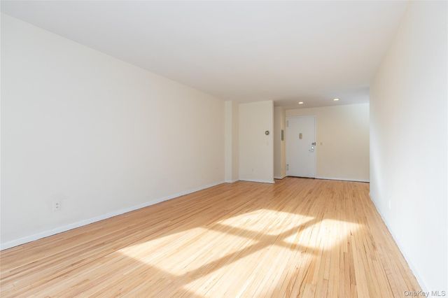 25 PARK Place 2G, Great Neck, NY 11021