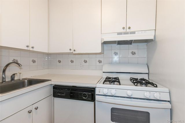 25 PARK Place 2G, Great Neck, NY 11021