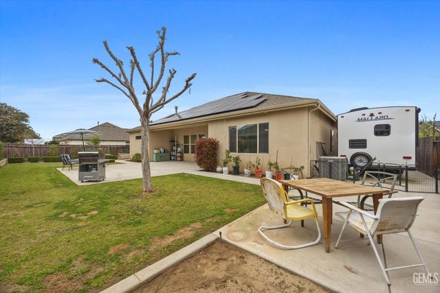 9321 Riviera Del Sol Drive, Bakersfield, CA 93314