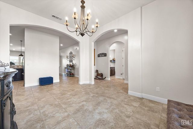 9321 Riviera Del Sol Drive, Bakersfield, CA 93314