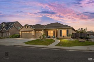 9321 Riviera Del Sol Drive, Bakersfield, CA 93314