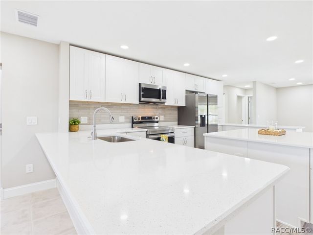 3835 N Eagle Point, Crystal River, FL 34428