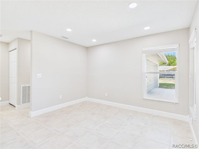 3835 N Eagle Point, Crystal River, FL 34428