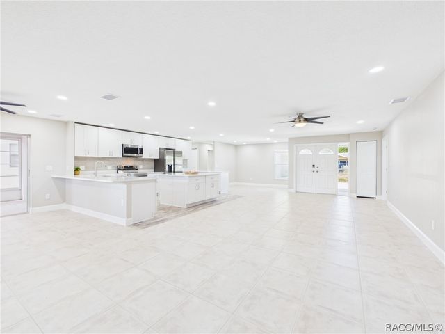 3835 N Eagle Point, Crystal River, FL 34428