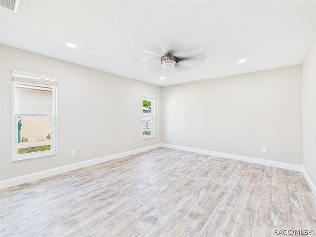 3835 N Eagle Point, Crystal River, FL 34428