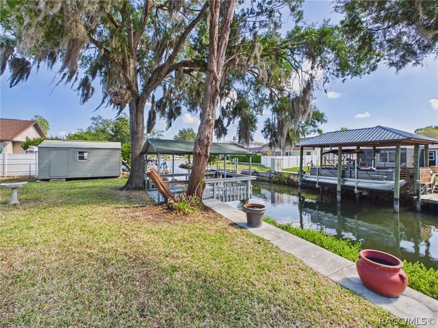 3835 N Eagle Point, Crystal River, FL 34428