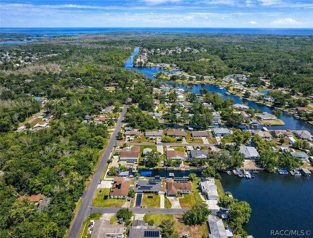 3835 N Eagle Point, Crystal River, FL 34428