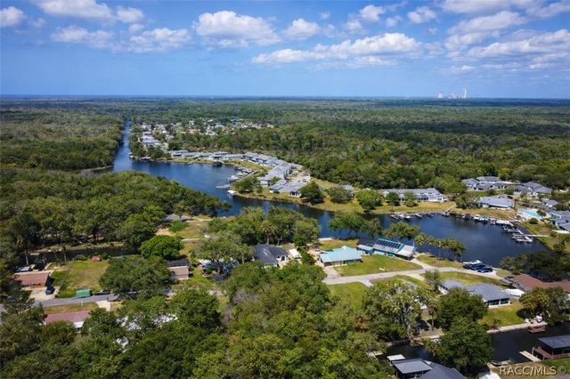 3835 N Eagle Point, Crystal River, FL 34428