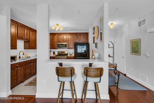 114 Bloomsbury Drive 114, Morganville, NJ 07751