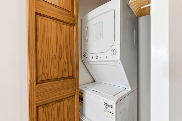 2437 W Cortez Street 2, Chicago, IL 60622