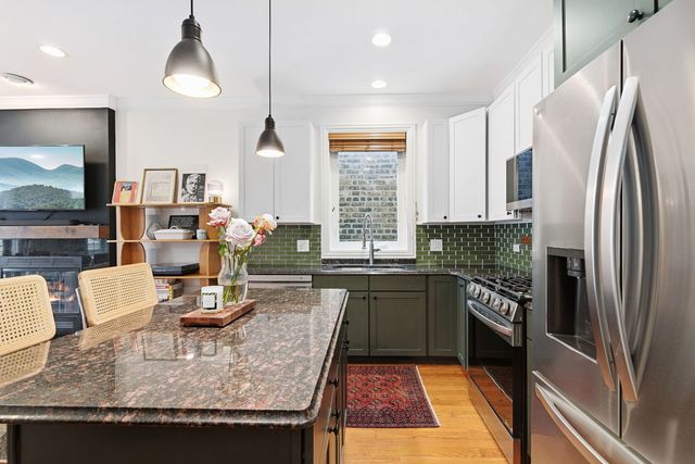 2437 W Cortez Street 2, Chicago, IL 60622