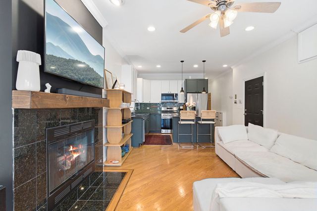 2437 W Cortez Street 2, Chicago, IL 60622