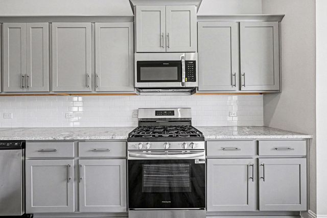 14 Keystone Court, Angleton, TX 77515