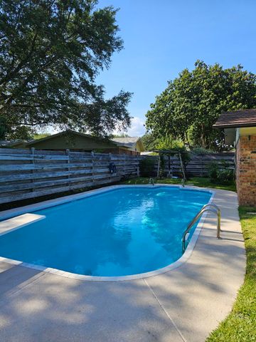 604 NE Powell Drive, Fort Walton Beach, FL 32547