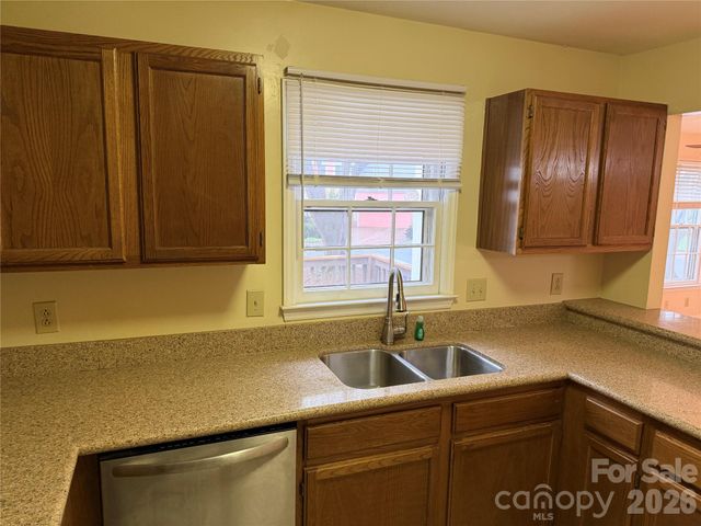 3200 Selwyn Farms Lane 6, Charlotte, NC 28209