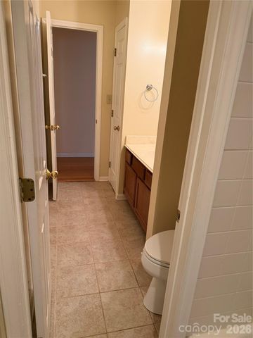 3200 Selwyn Farms Lane 6, Charlotte, NC 28209