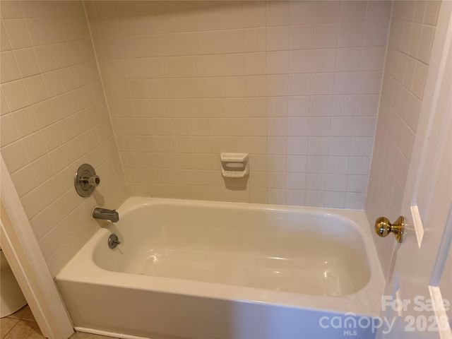 3200 Selwyn Farms Lane 6, Charlotte, NC 28209