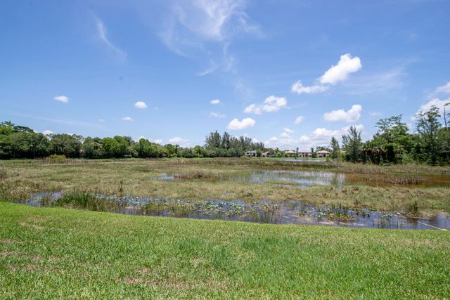 8801 Wellington View Drive, West Palm Beach, FL 33411