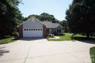 3795 River Road, Hickory, NC 28602