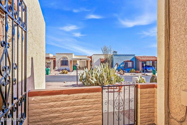 1085 W Camino Sagasta, Green Valley, AZ 85622